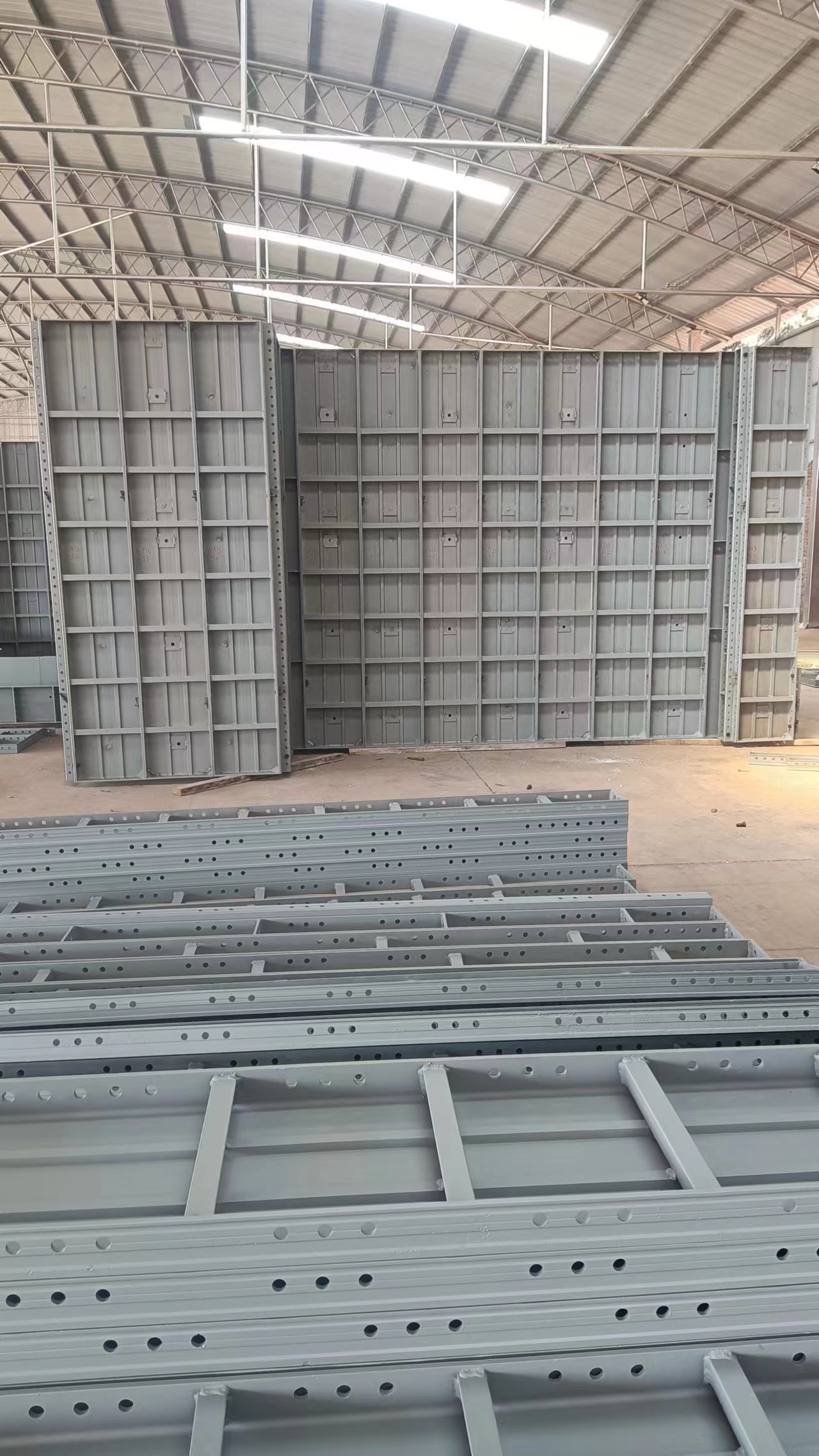 一种铝模板养护打磨装置