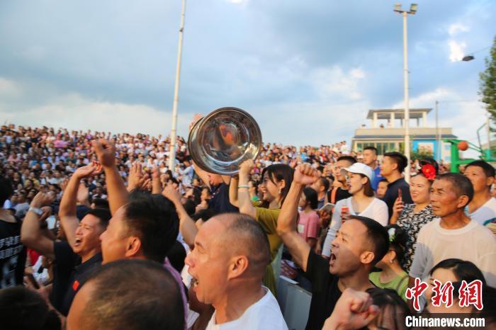 以“土”为底色的村BA：台盘村乡土魅力为何能出