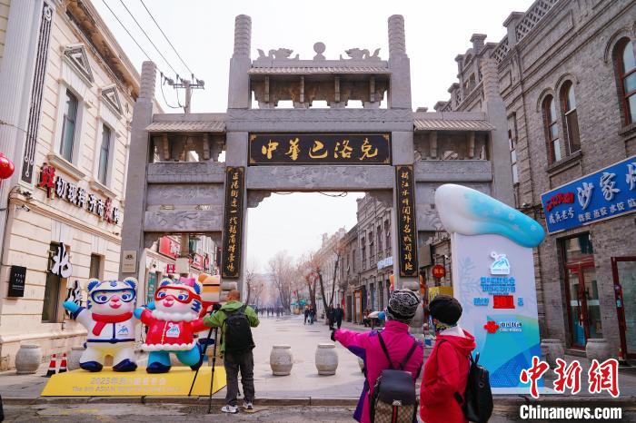 尔滨满城传来亚冬风:十处滨滨妮妮吉祥物景观