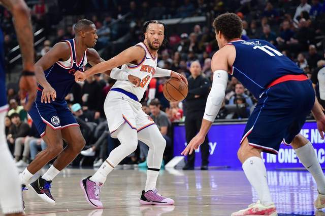 快船半场64-55领先 伦纳德21分加兰19分助球队掌控