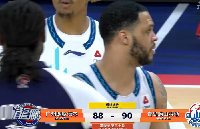 广州队主场遭逆转 米切尔换人策略成败关键