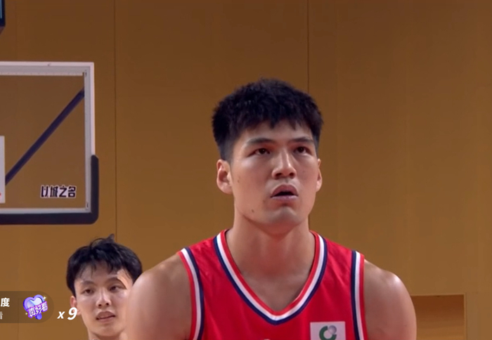 广州队主场遭逆转 米切尔换人策略成败关键