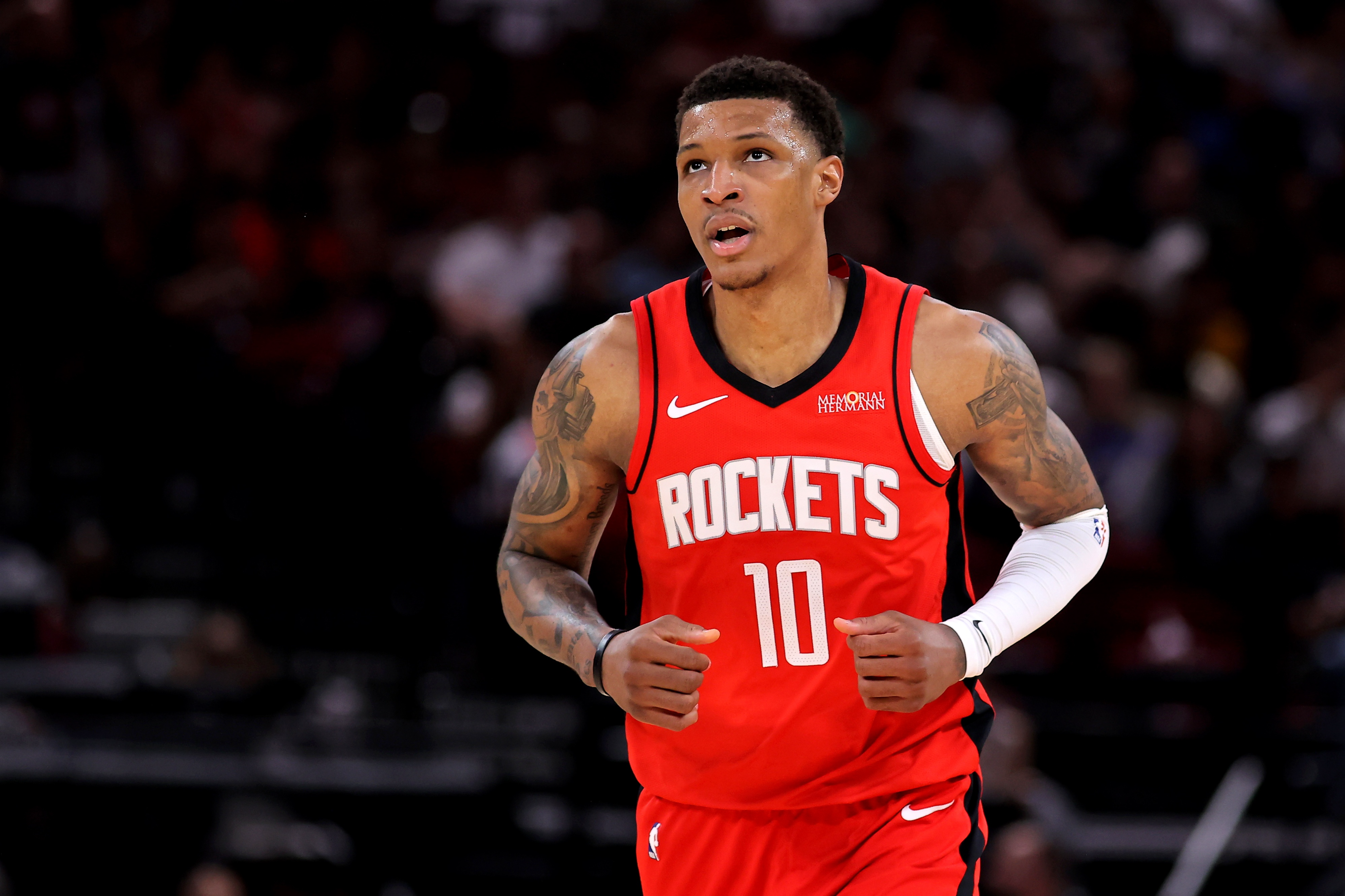 库里复出率队险胜勇士，杜兰特31+8+8引领火箭双