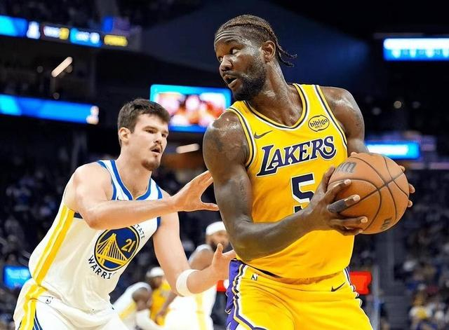 NBA现役五大状元秀集体沉沦：西蒙斯无球可打 富