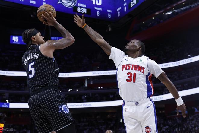 文班亚马季后赛首秀创三纪录，独揽当日最佳