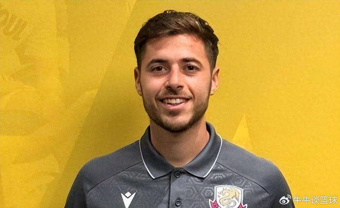 青岛西海岸首战0-2不敌浙江队 巴拉克首秀受关注